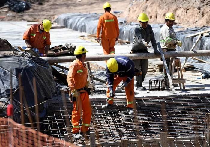 Trabajadores de la construcción en obra
